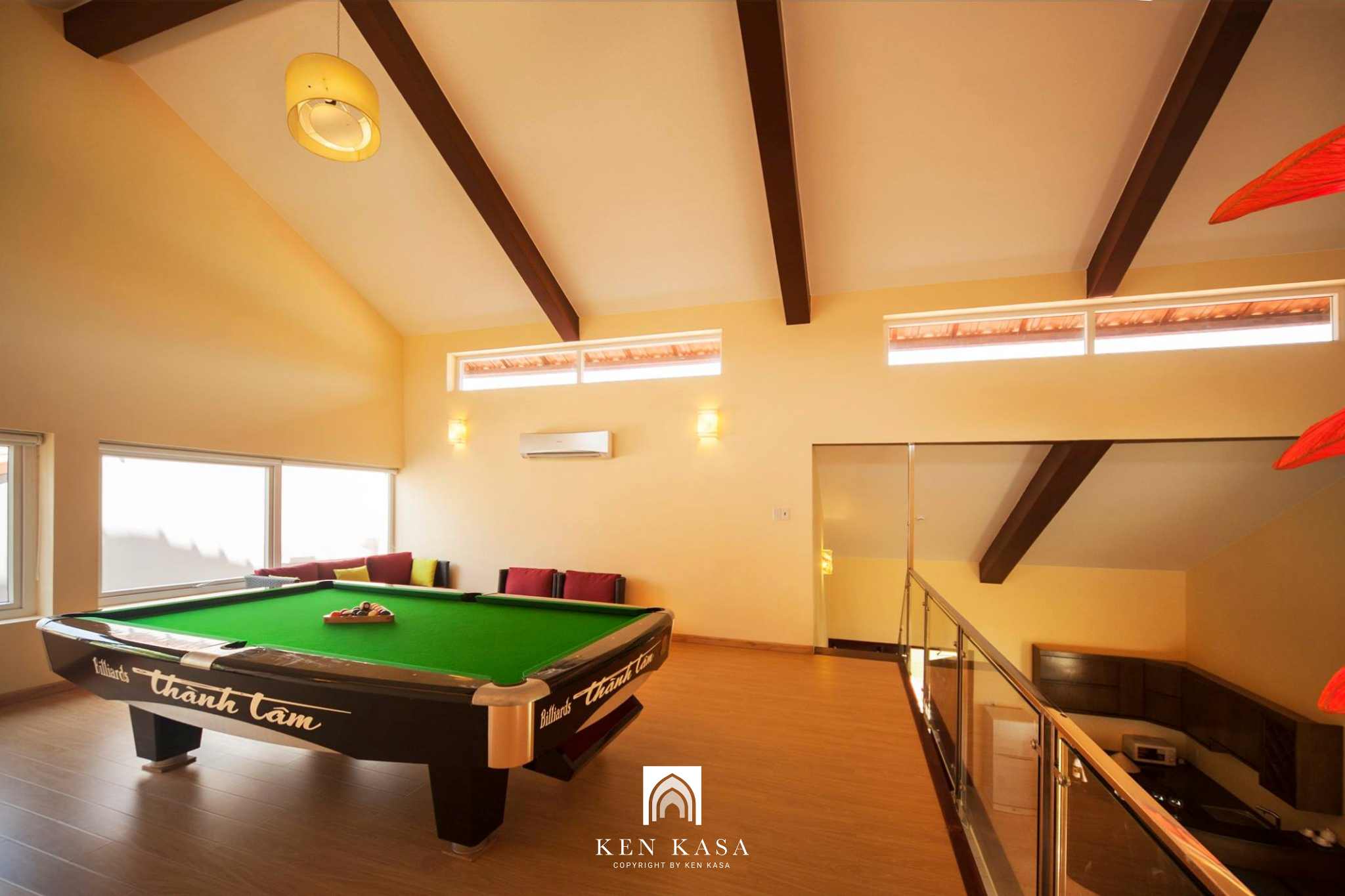 Khu giải tr&iacute; tại hạng ph&ograve;ng Famiana Executive Suite